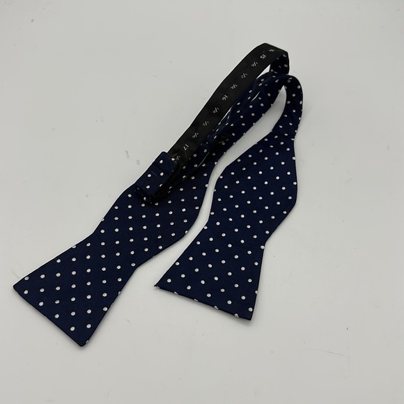 Tommy Bow-Tie 100% Silk, Like New - Picture 2 of 6